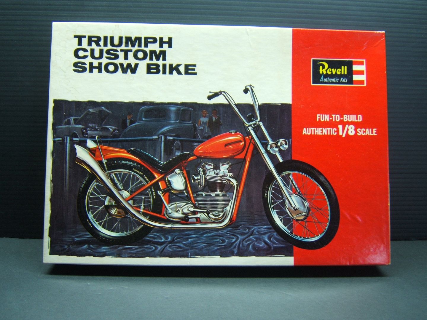 Revell 1964: 1/8 Triumph Custom Show Bike on the Workbench